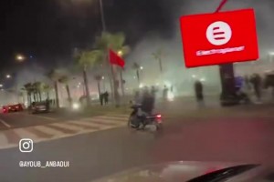 狂欢之夜！卡萨布兰卡街头烟花漫天，庆祝摩洛哥力克荷兰队！